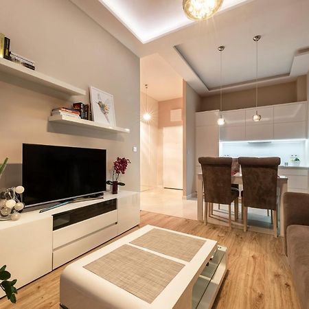 Warsaw - Aparts Lotnisko Okecie Apartment ภายนอก รูปภาพ