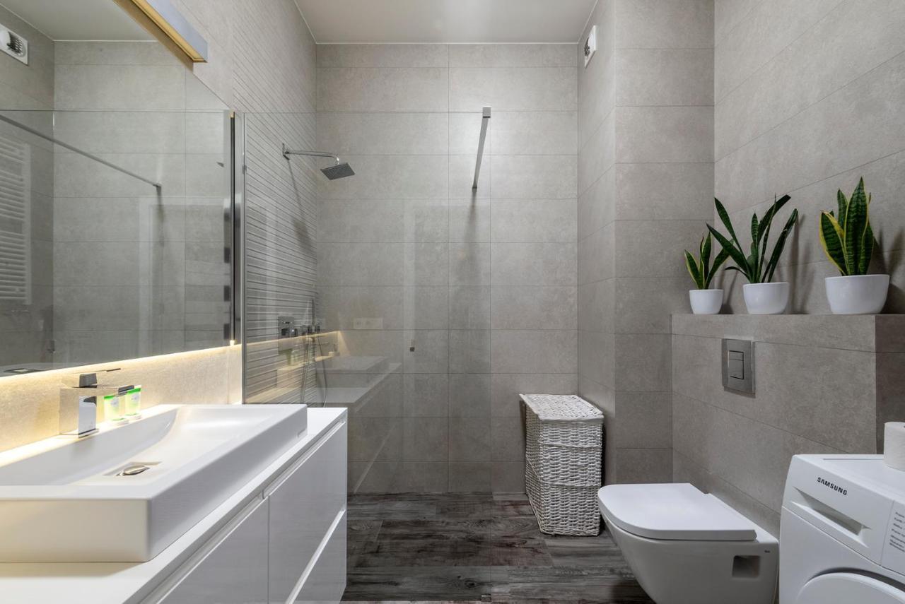 Warsaw - Aparts Lotnisko Okecie Apartment ภายนอก รูปภาพ