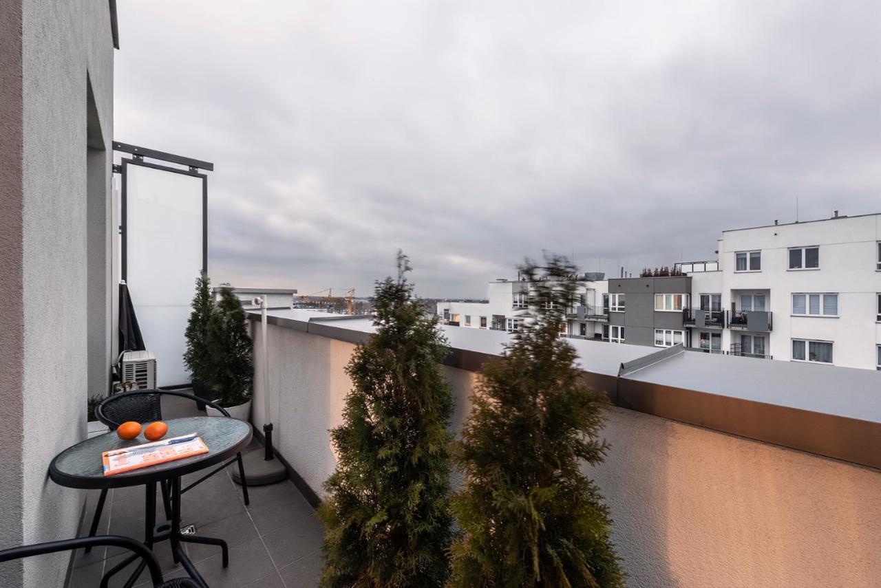 Warsaw - Aparts Lotnisko Okecie Apartment ภายนอก รูปภาพ