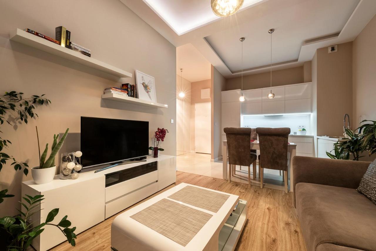 Warsaw - Aparts Lotnisko Okecie Apartment ภายนอก รูปภาพ