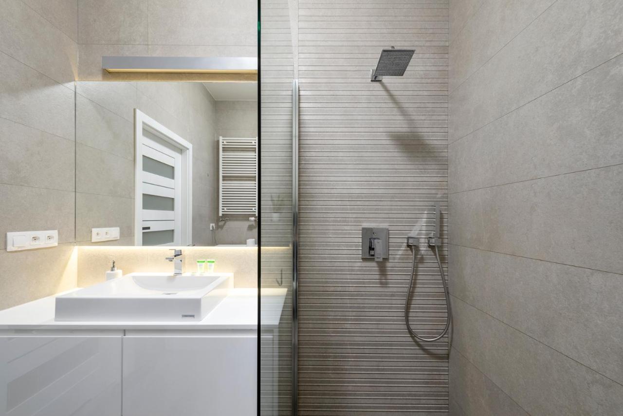 Warsaw - Aparts Lotnisko Okecie Apartment ภายนอก รูปภาพ